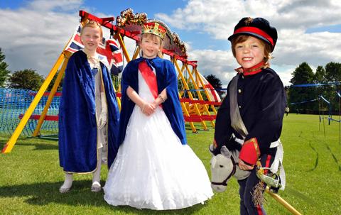 India Matthews (left) Scarlett Brackley and her younger brother Ted enjoy the fancy dress Queens Diamond Jubilee  comp at Helmsley