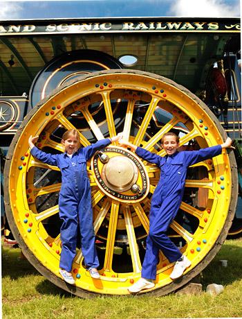 Youngsters on a Burrell Showman's wheel