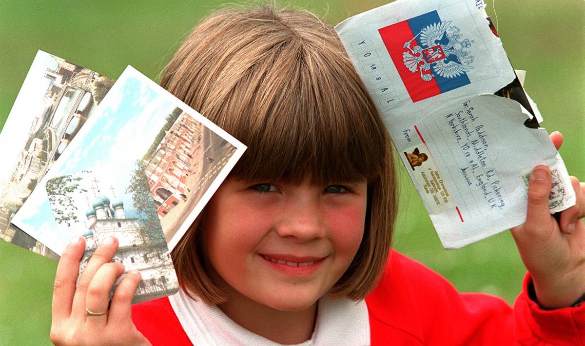 1997 SARAH PADDISON, 9, PUPIL AT PICKERING JUNIOR SCHOOL, WAS SENT A LETTER FROM RUSSIA FOR HER COMIC RELIEF BOOK STALL.