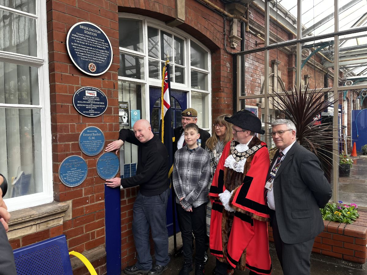 Bridlington: Plaques for George Whitehurst and Arthur Harrison - Vimarsana News