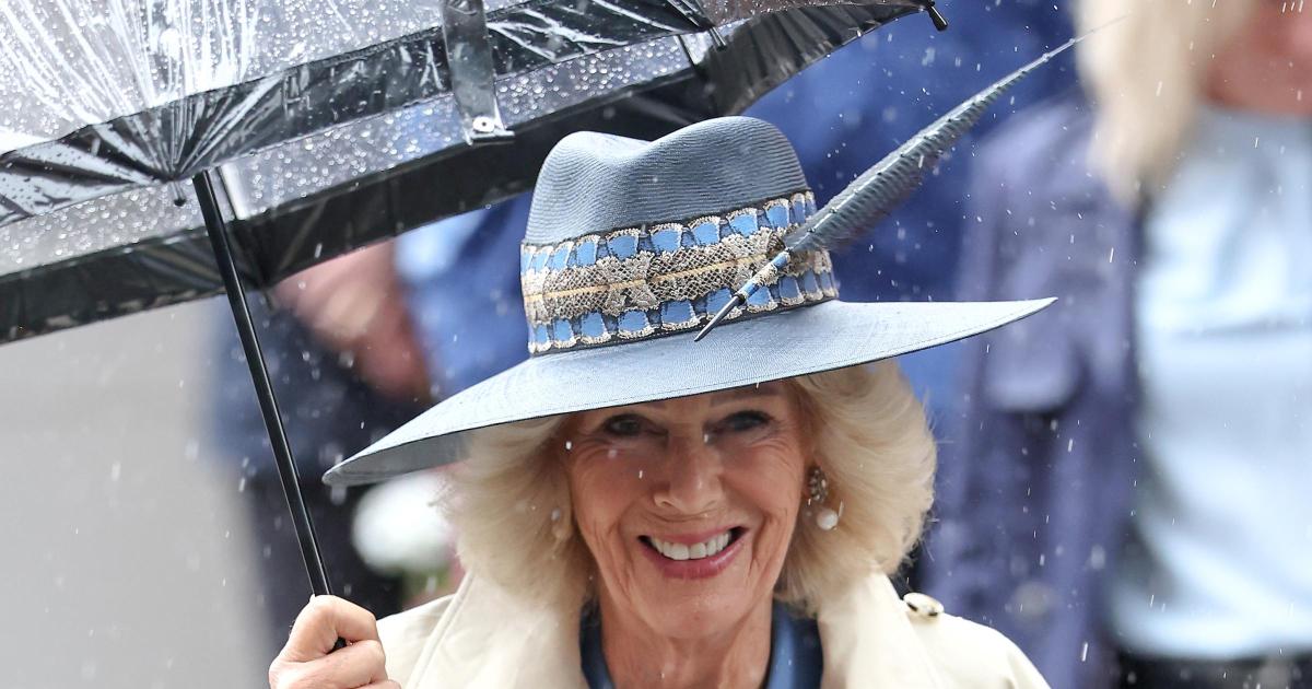 PICTURES - Queen visits York Racecourse to meet community's 'unsung heroes'