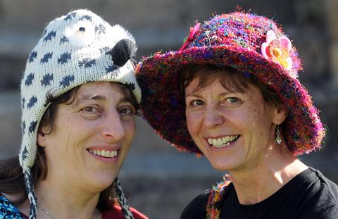 Jo Paveley,
left, and
Martine
Green, of
Malton &
Norton
Fairtrade
Town Group,
model hats
from the craft
fair held at
Old Malton
Memorial Hall.