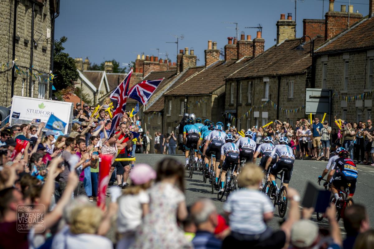 The Tour de Yorkshire through Helmsley - Credit Chris Lazenby of Lazenby Visuals