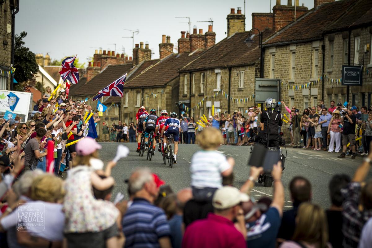 The Tour de Yorkshire through Helmsley - Credit Chris Lazenby of Lazenby Visuals